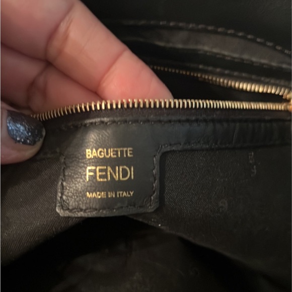 Fendi baguette medium embossed - Picture 7 of 11